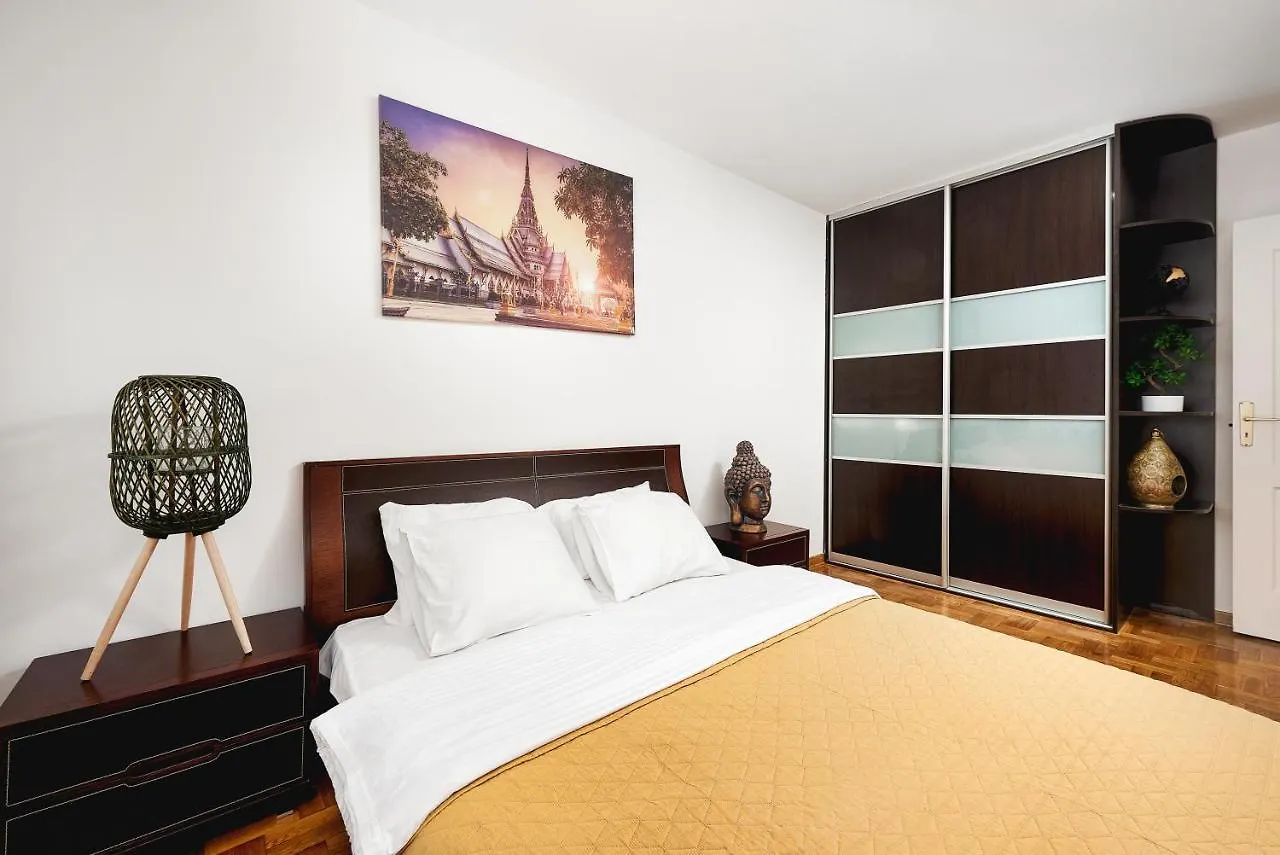 Lumina Spacious Apartment Near The Railway Station Warsaw